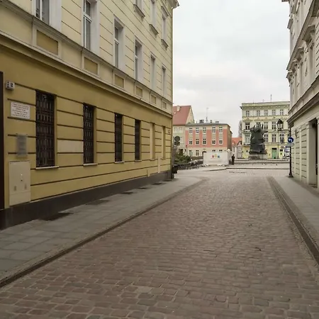 Batorego 2 - Stary Rynek *