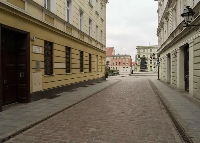 Batorego 2 - Stary Rynek *